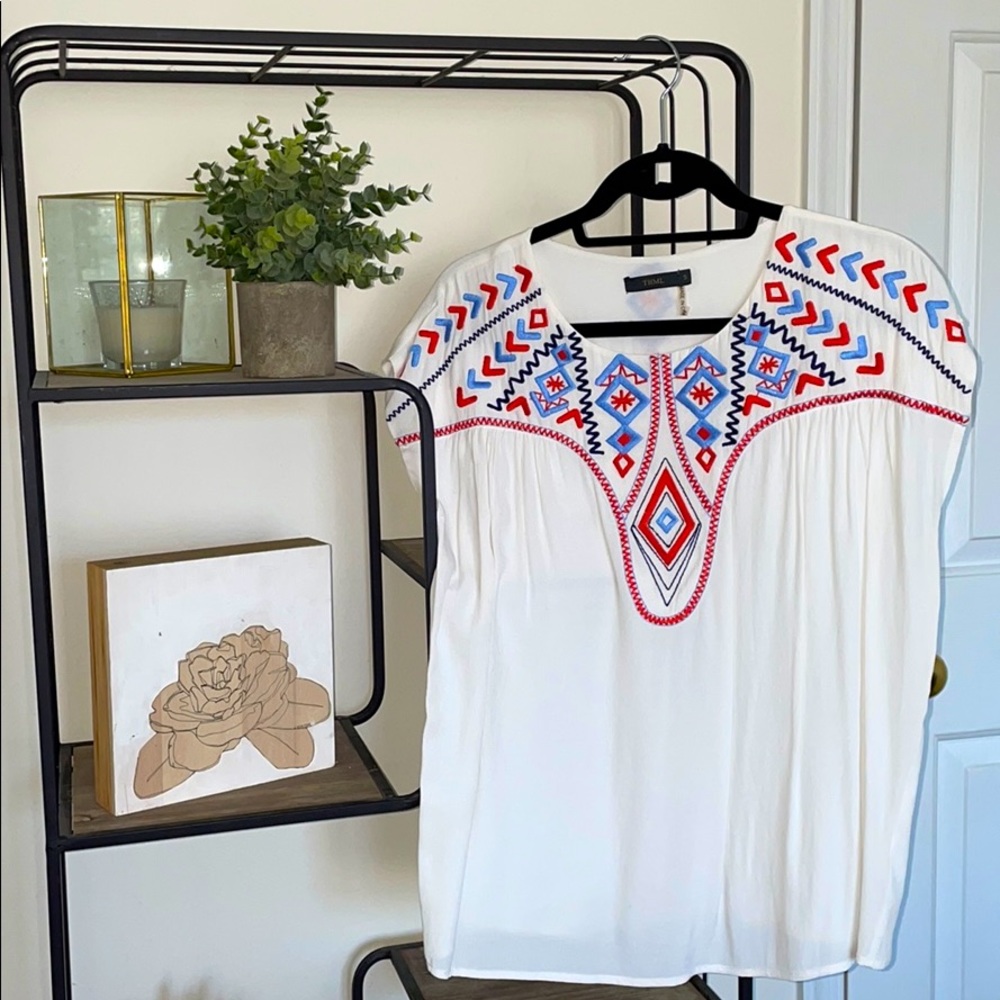 Shortsleeve structured shirt w/ pink & blue design